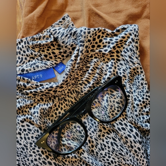 APT. 9 sleeveless leopard print mocneck shirt - Picture 4 of 4